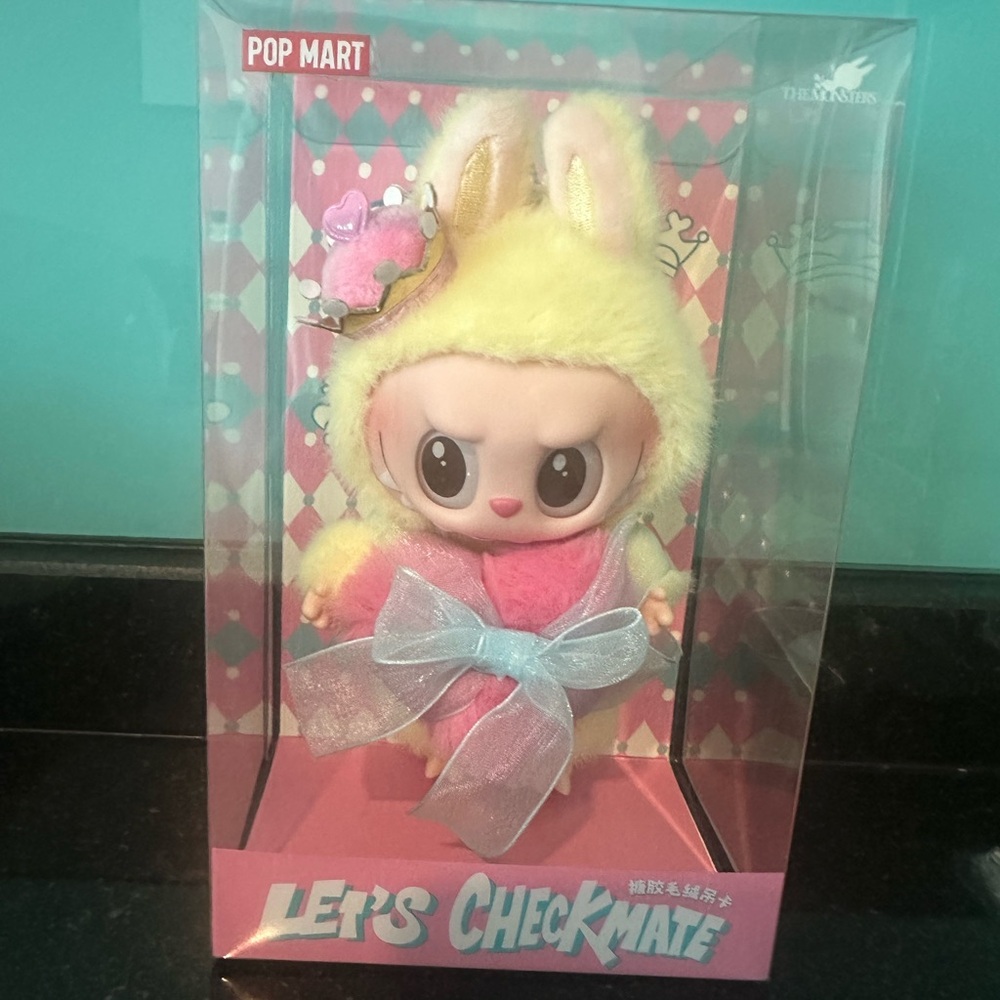 Pop Mart Queen Lets Checkmate Labubu